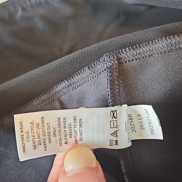 Assets by SPANX Faux Leather Leggings Sz M *NWOT* - Picture 6 of 7